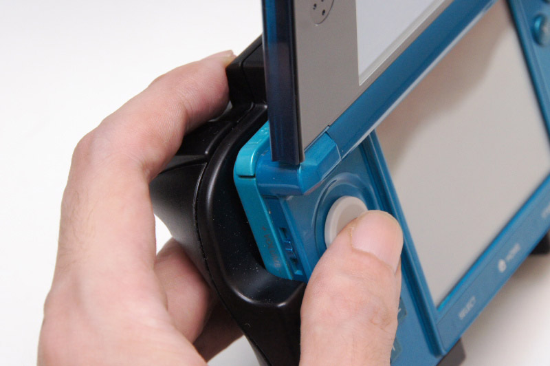 Illustration for article titled Manhandling the 3DS Add-on Slide Pad Doohickey